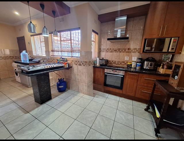 4 BEDROOM HOUSE FOR SALE IN VANDERBIJLPARK SE 6
